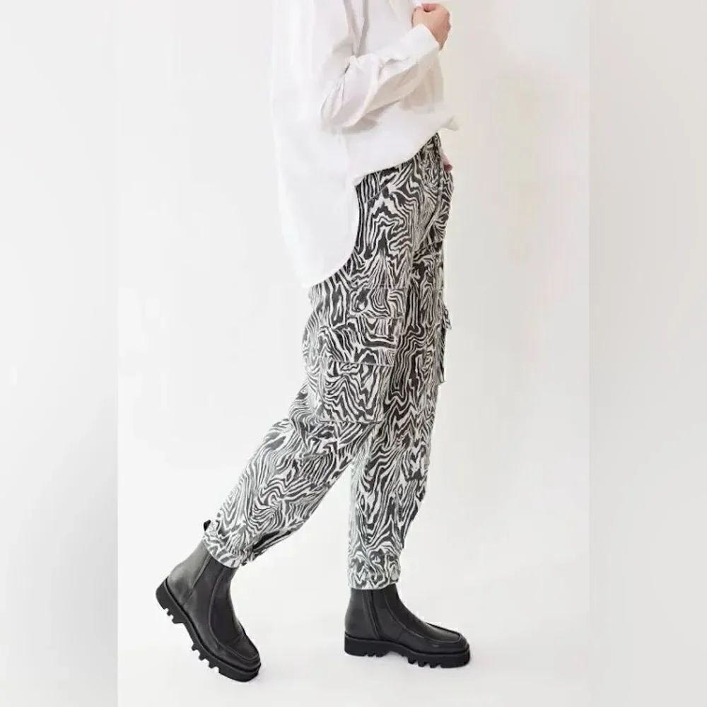 Mother Denim The Curbside Cargo
Flood/ size 26